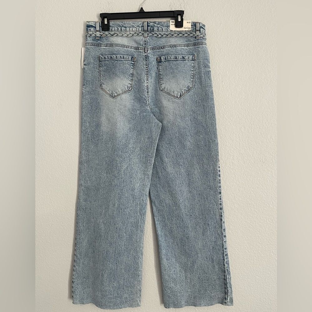 Kensie Light Blue Flare Jeans Retro Luxe Stretch
Color: Stone Wash Size: 14/32 - Picture 6 of 13